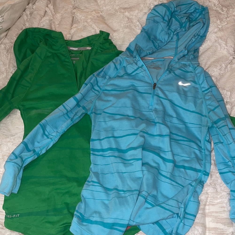 Bundle of 2 NIKE dri- fit 3/4 sleeve hoodies